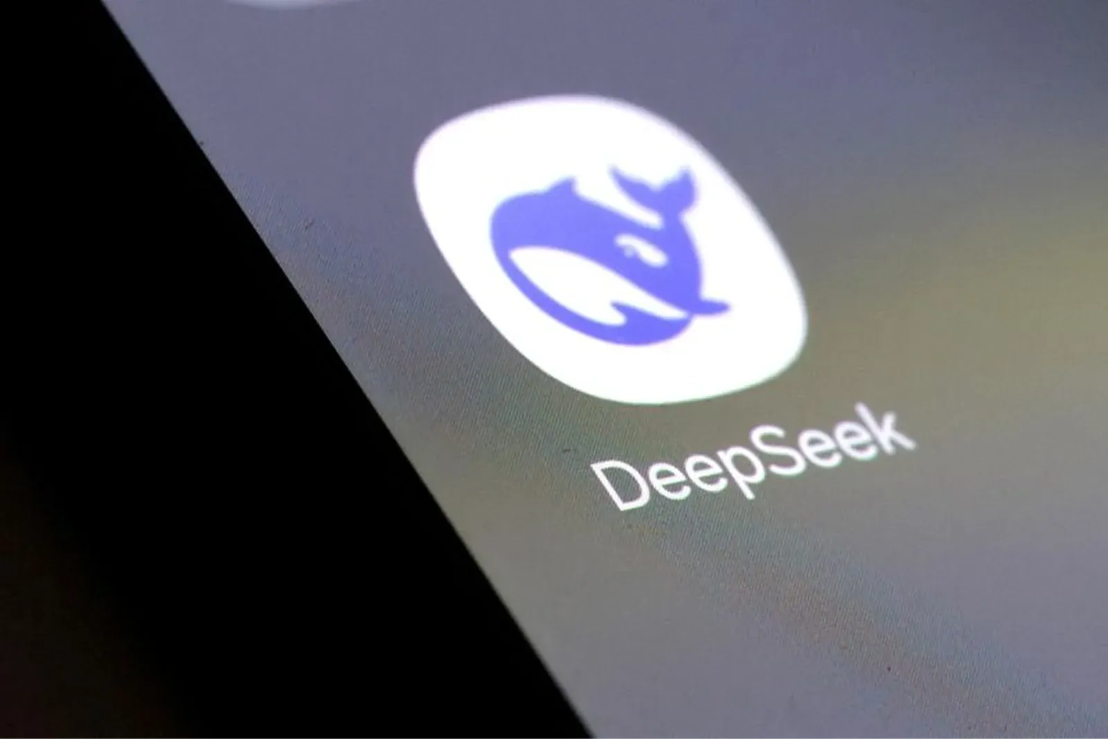 DeepSeek: новая нейросеть меняет правила игры на рынке ИИ